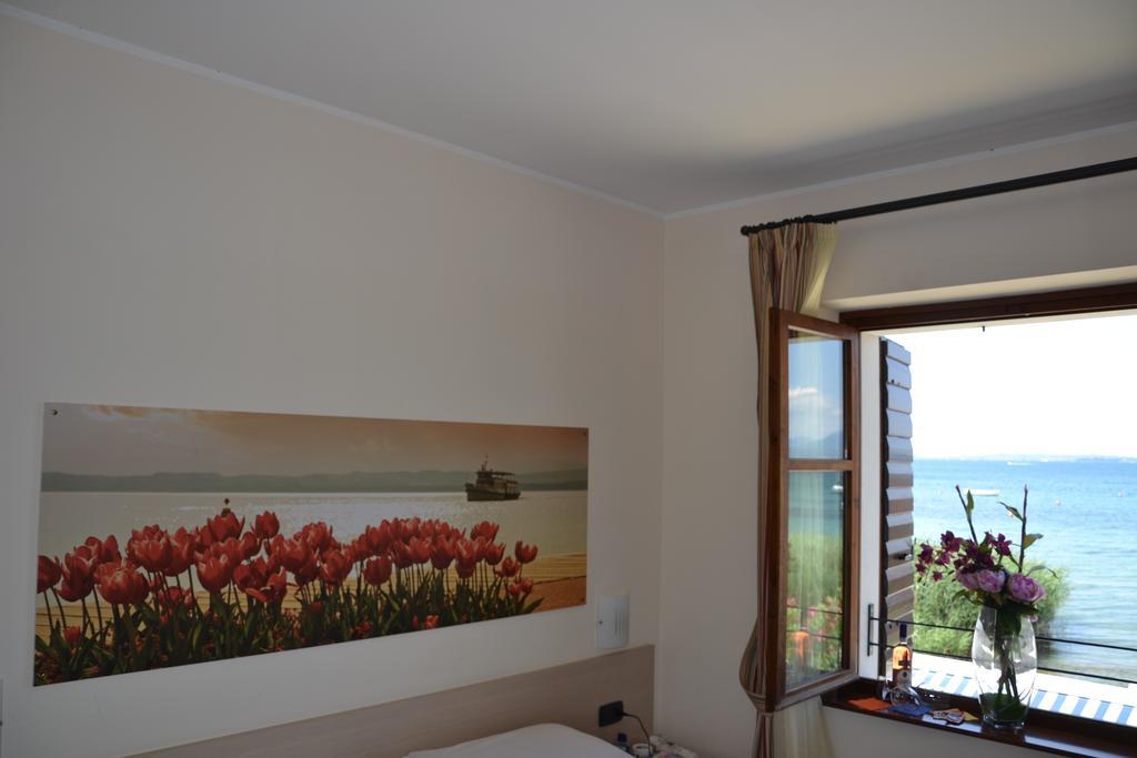 Double or Twin Room with Lake View,135970308:JPEG