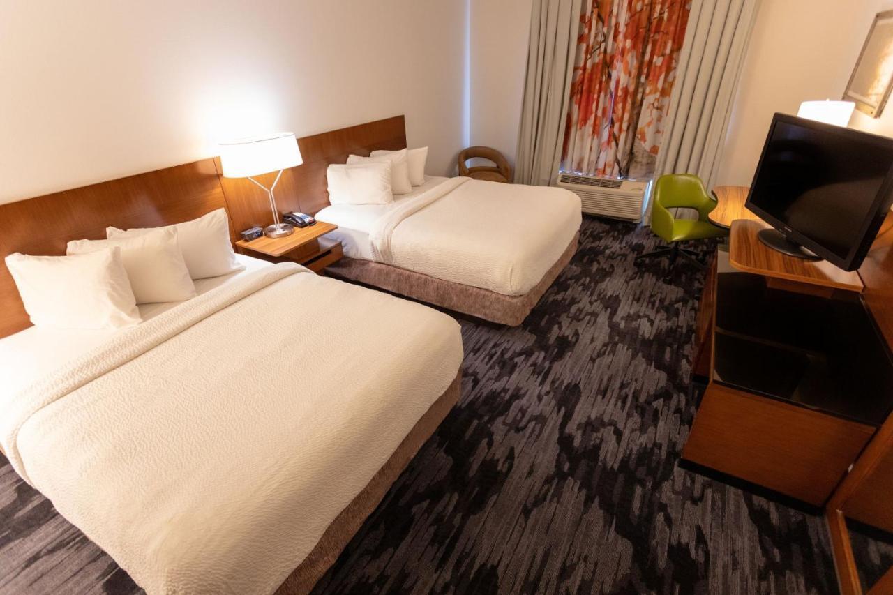 Queen Room with Two Queen Beds and Bathtub - Mobility Access
