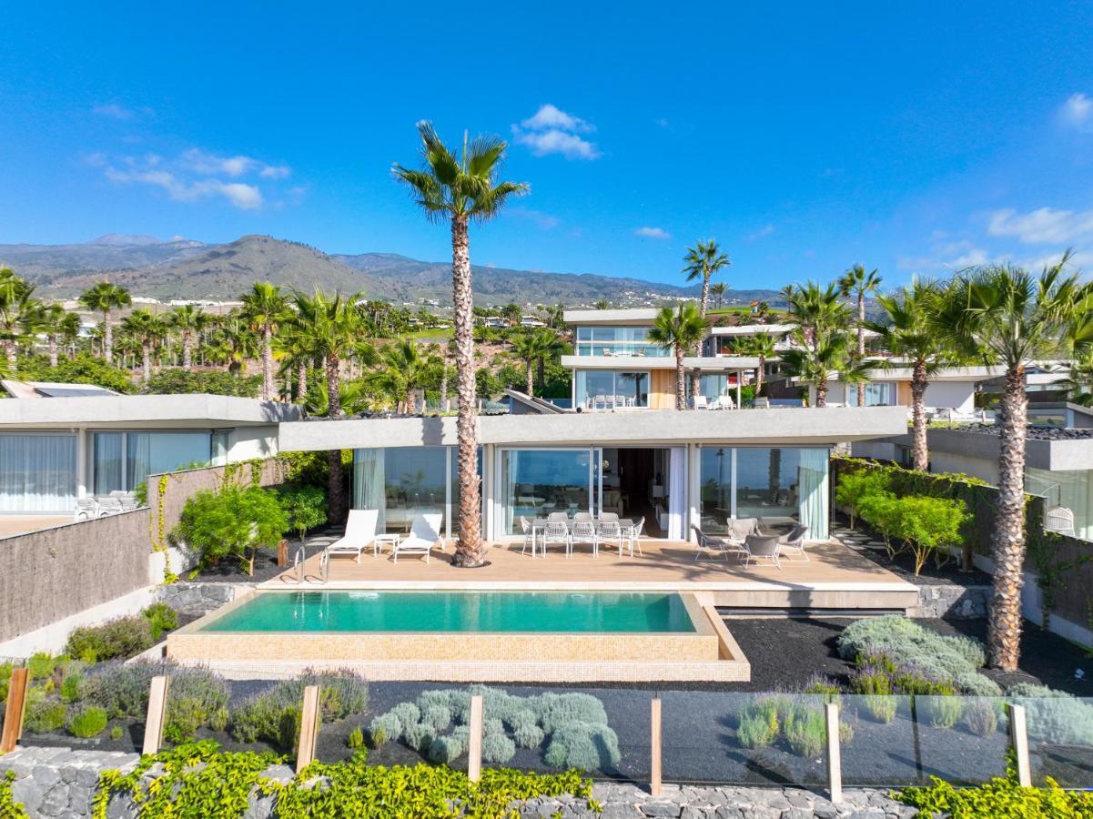 Three-Bedroom Villa Sea Views a private swimming pool
