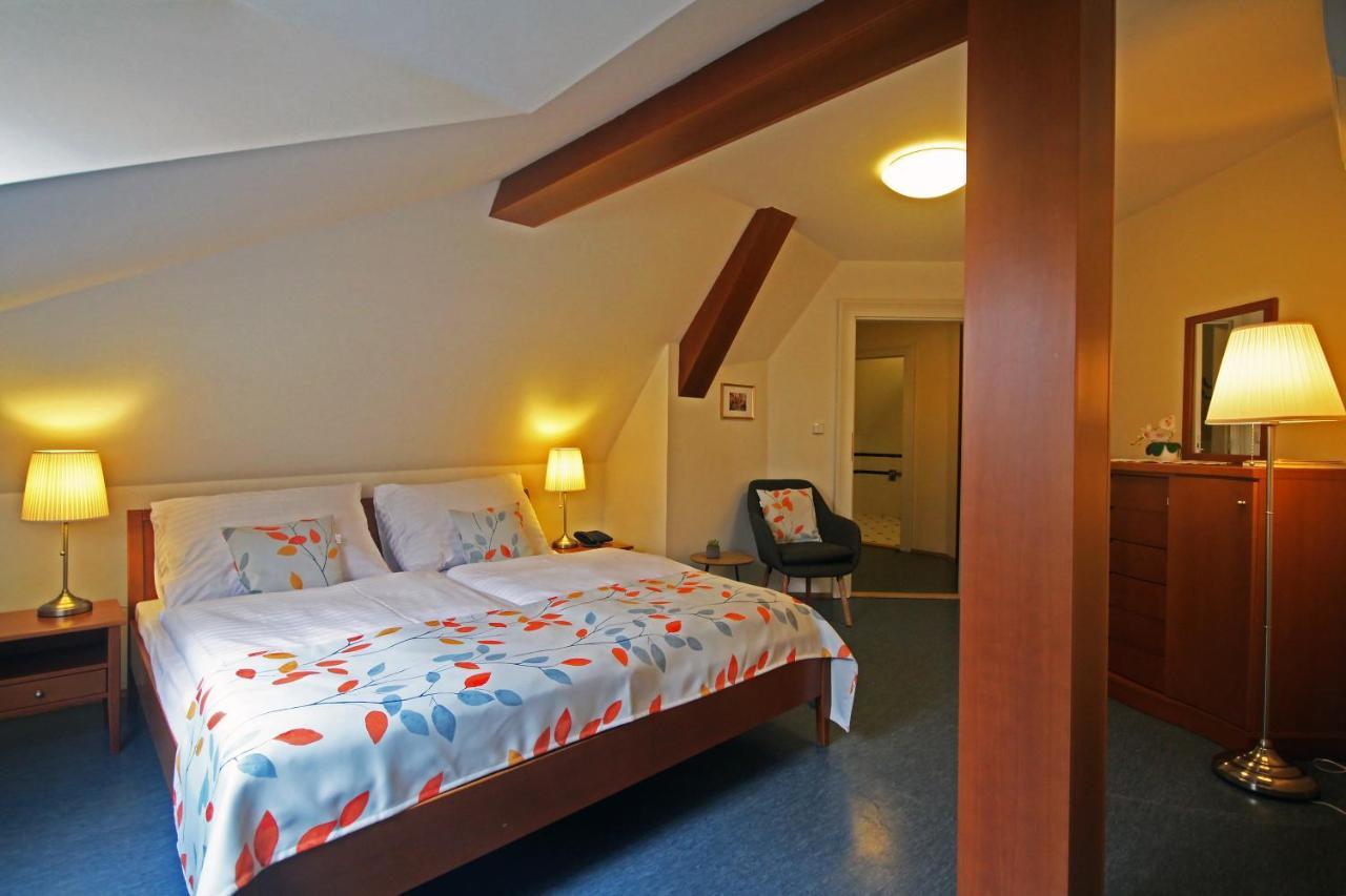 Standard Studio Double Air-Condition Attic