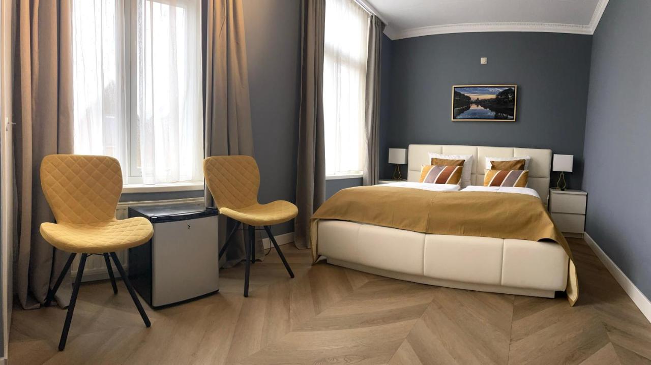 Standard Queen Room