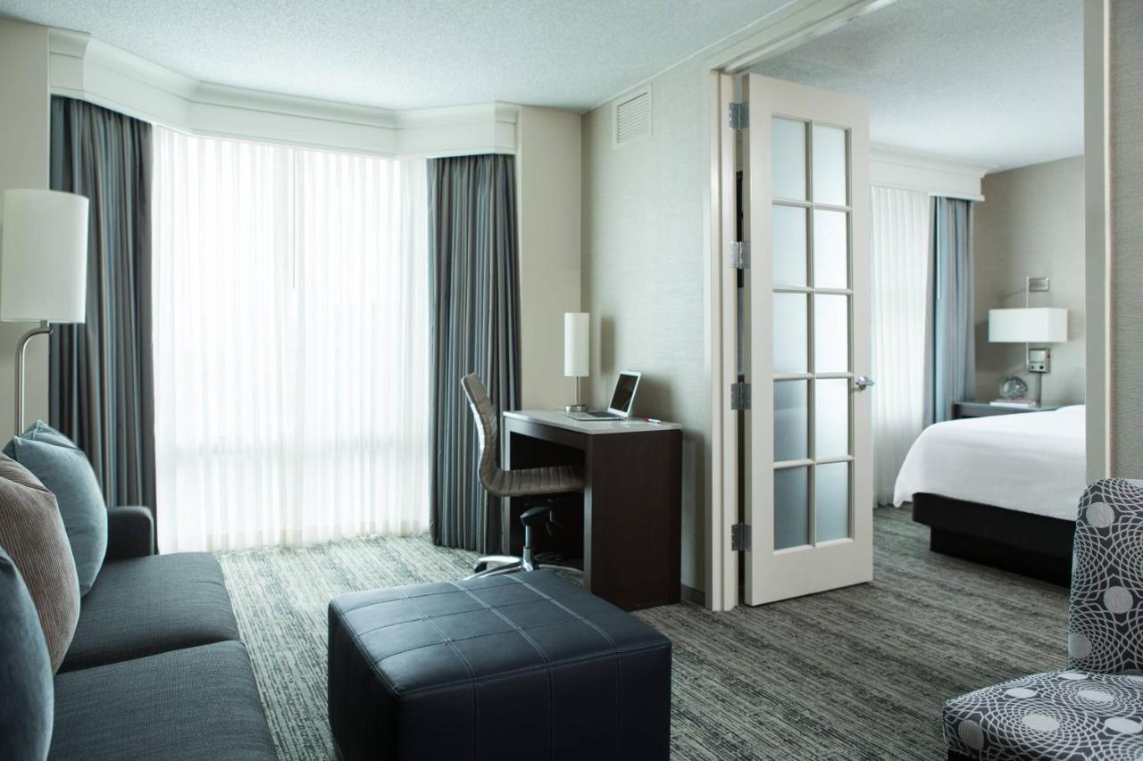 King Room with Sofa Bed and Bath Tub - Mobility Accessible