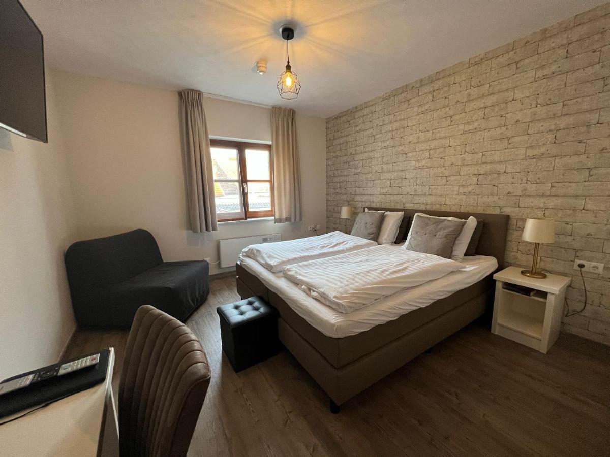 Deluxe Double Room Shower