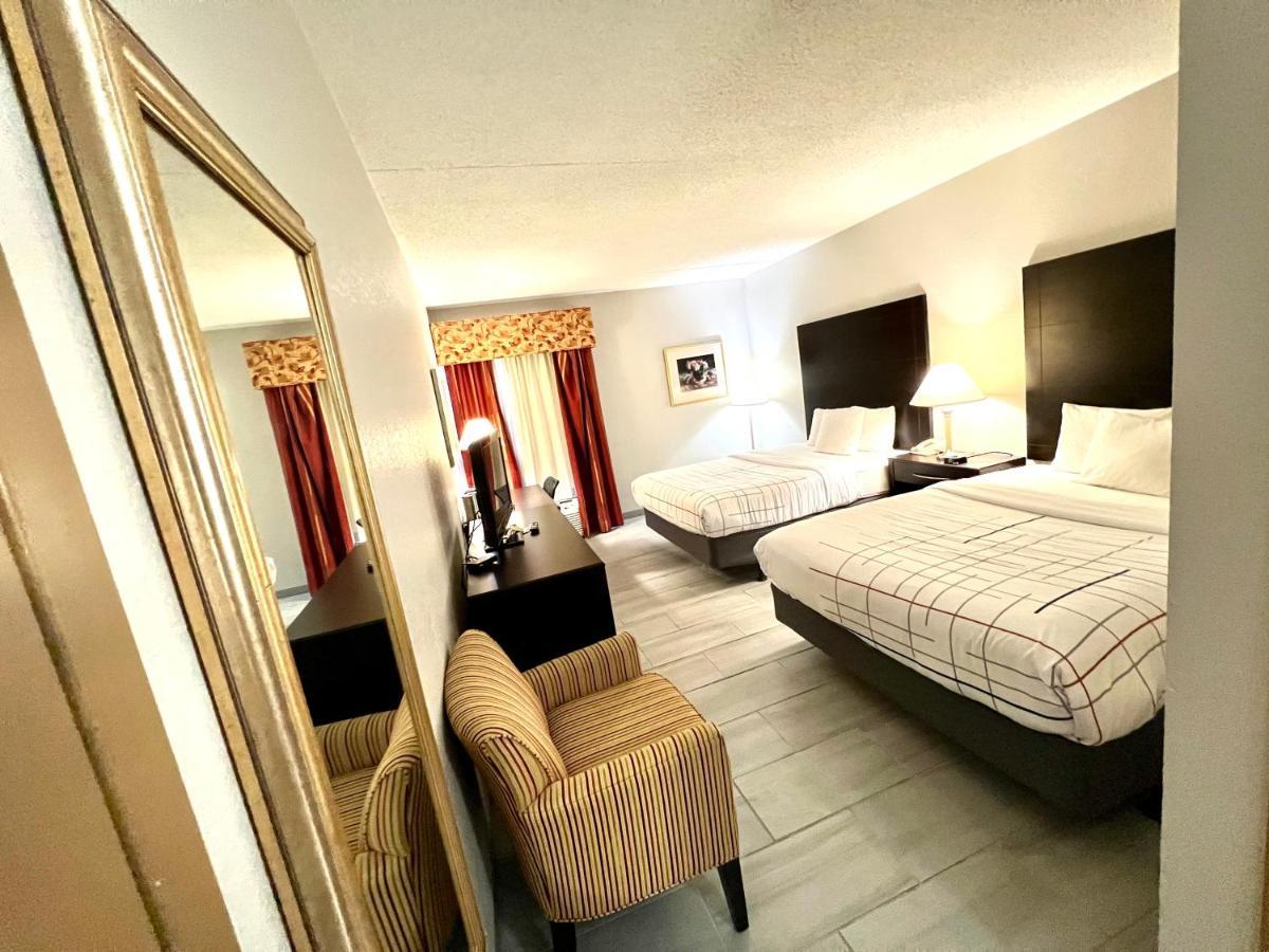 Queen Room Two Queen Beds Mobility or Hearing Access Non-Smoking