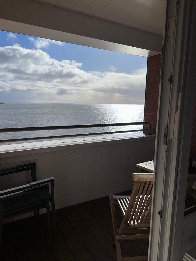 One-Bedroom Apartment Sea View
