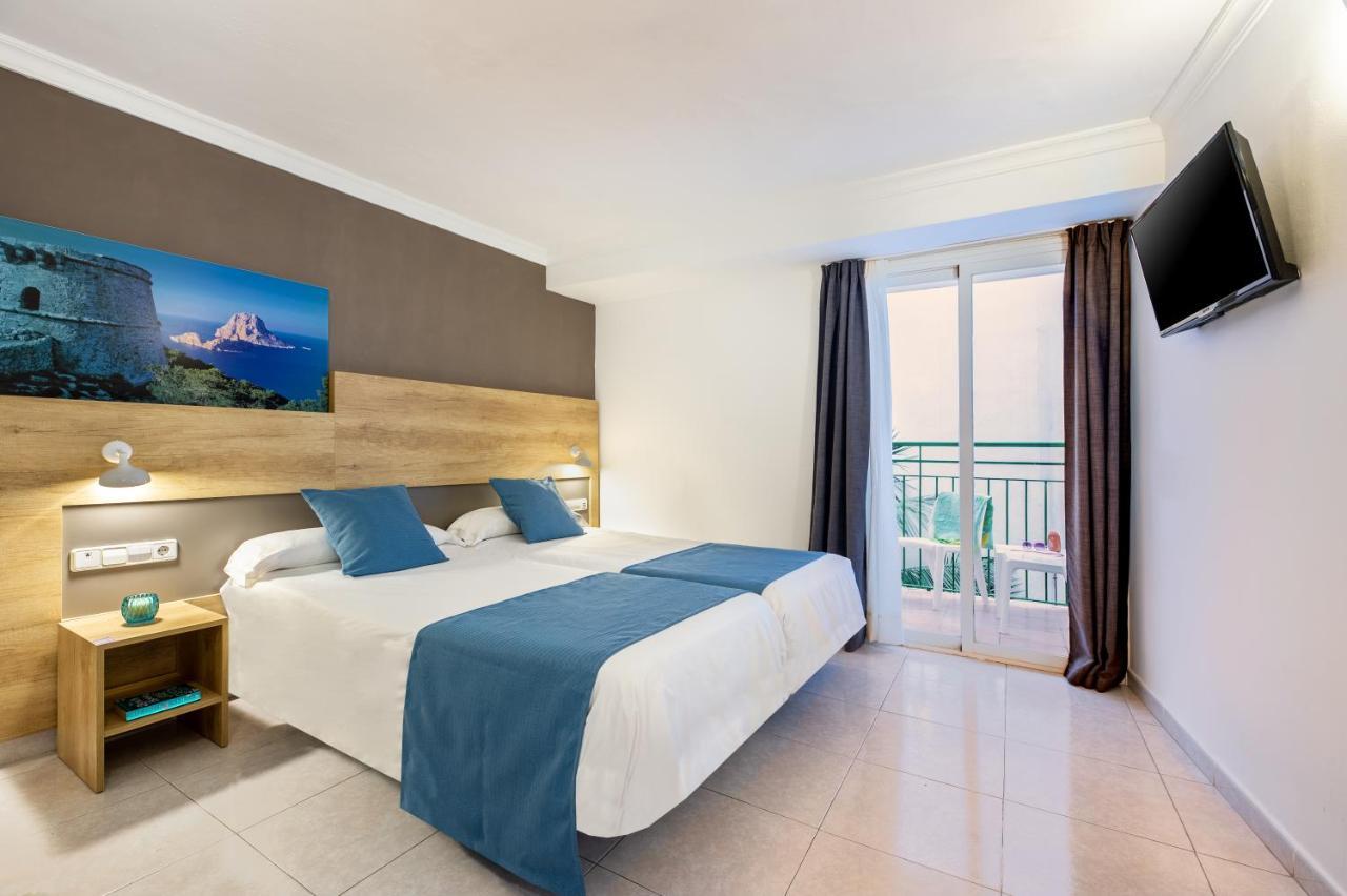 Twin Room,1363517489:JPEG