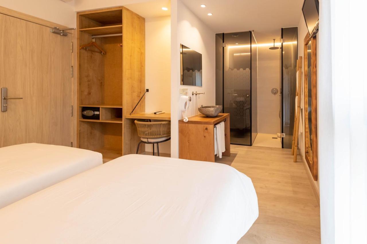 Double Twin Room
