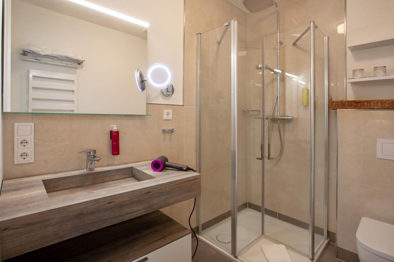 GREET Premium Room