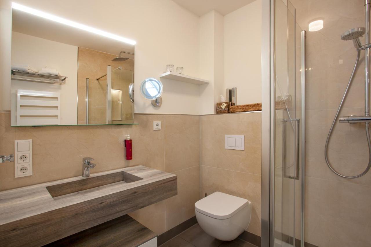 GREET Premium Room