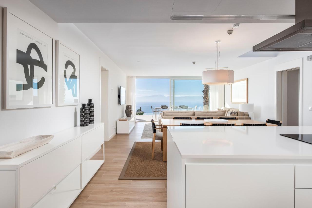 Three-Bedroom Villa Sea Views a private swimming pool