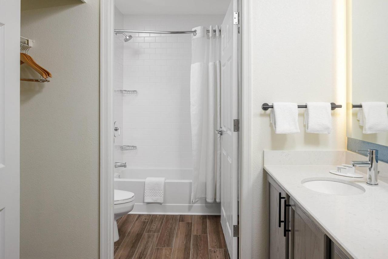 One-Bedroom King Suite