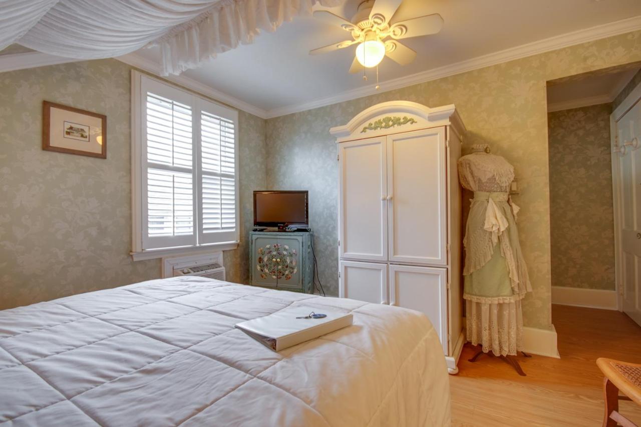 Canopy Room