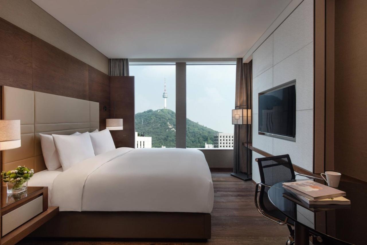 Junior King Suite Seoul N Tower View