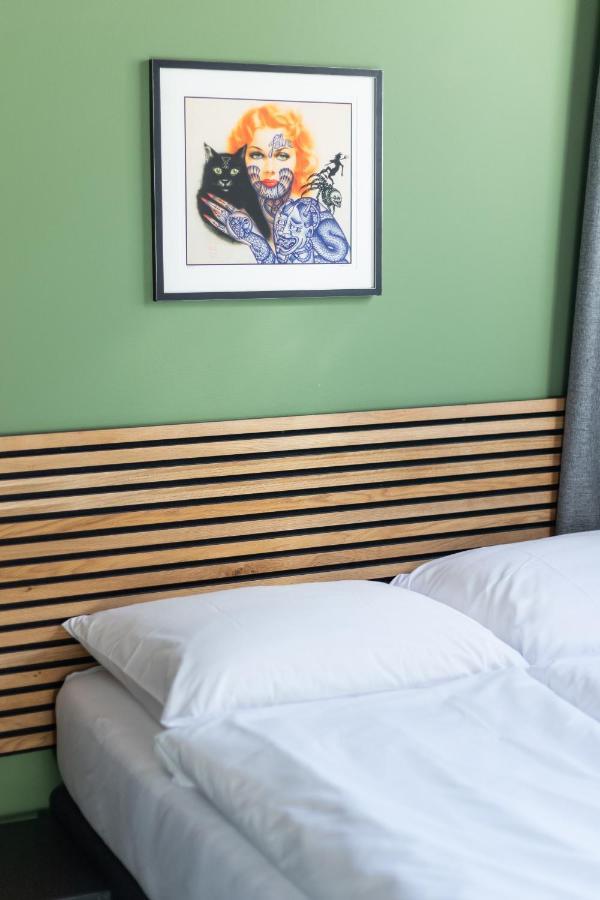 Small Double Room,1249804516:JPEG