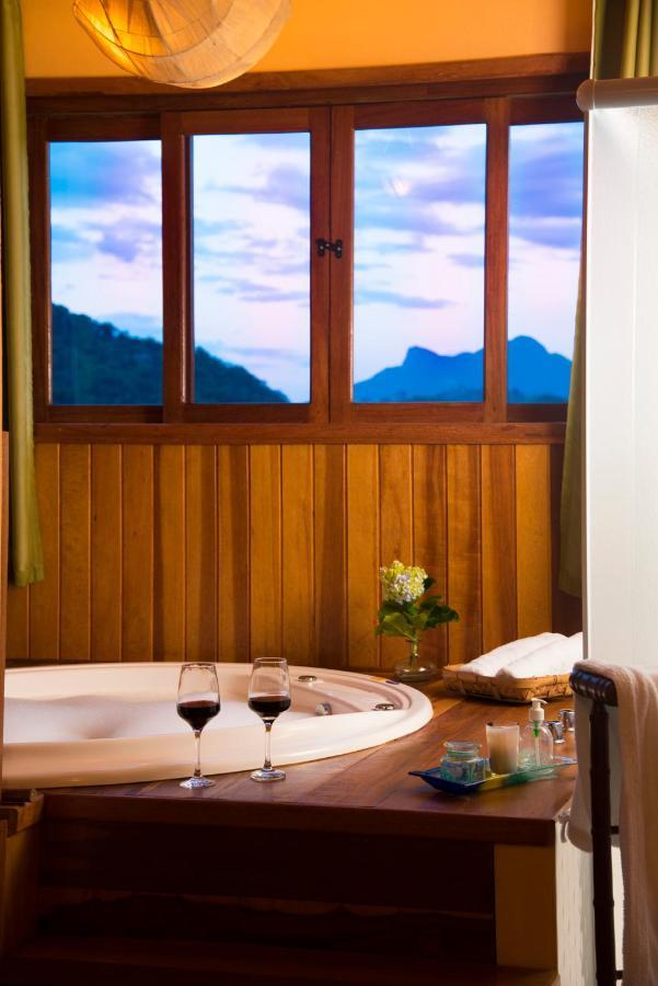 Queen Suite Spa Bath