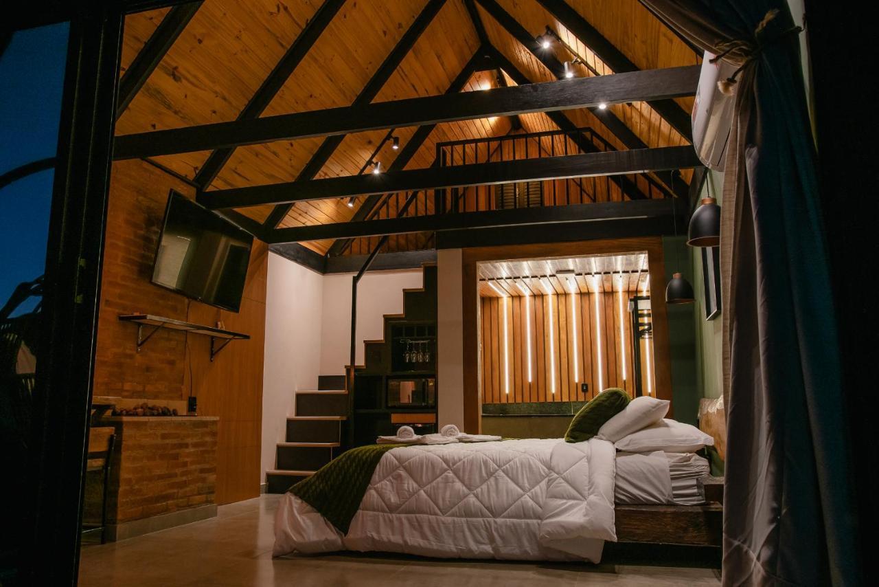 Chalé Deluxe com Hidromassagem Dupla e Vista para Montanhas