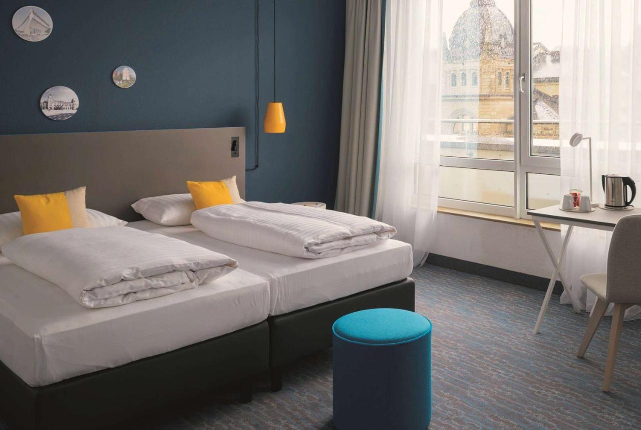 Lounge Plus Room
