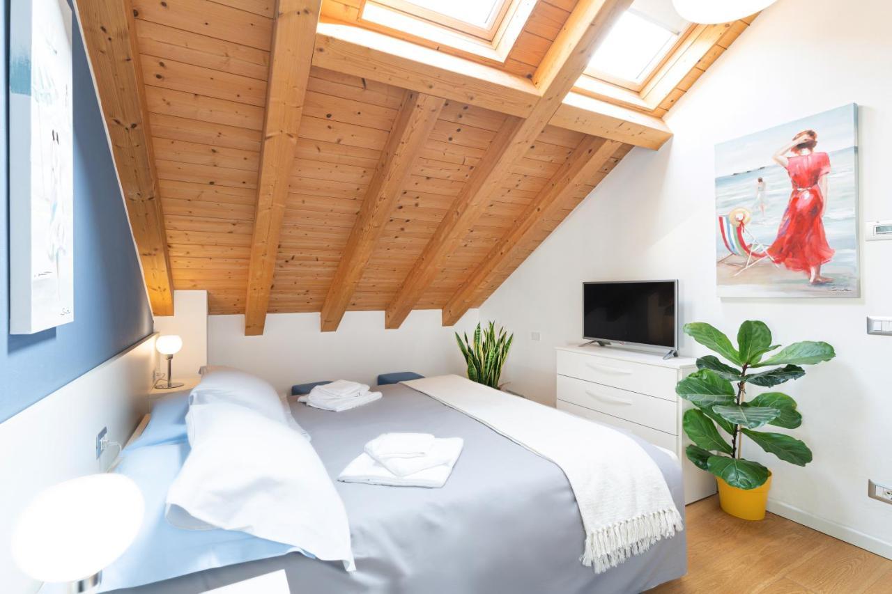 Two-Bedroom Apartment Split Level Canal View
