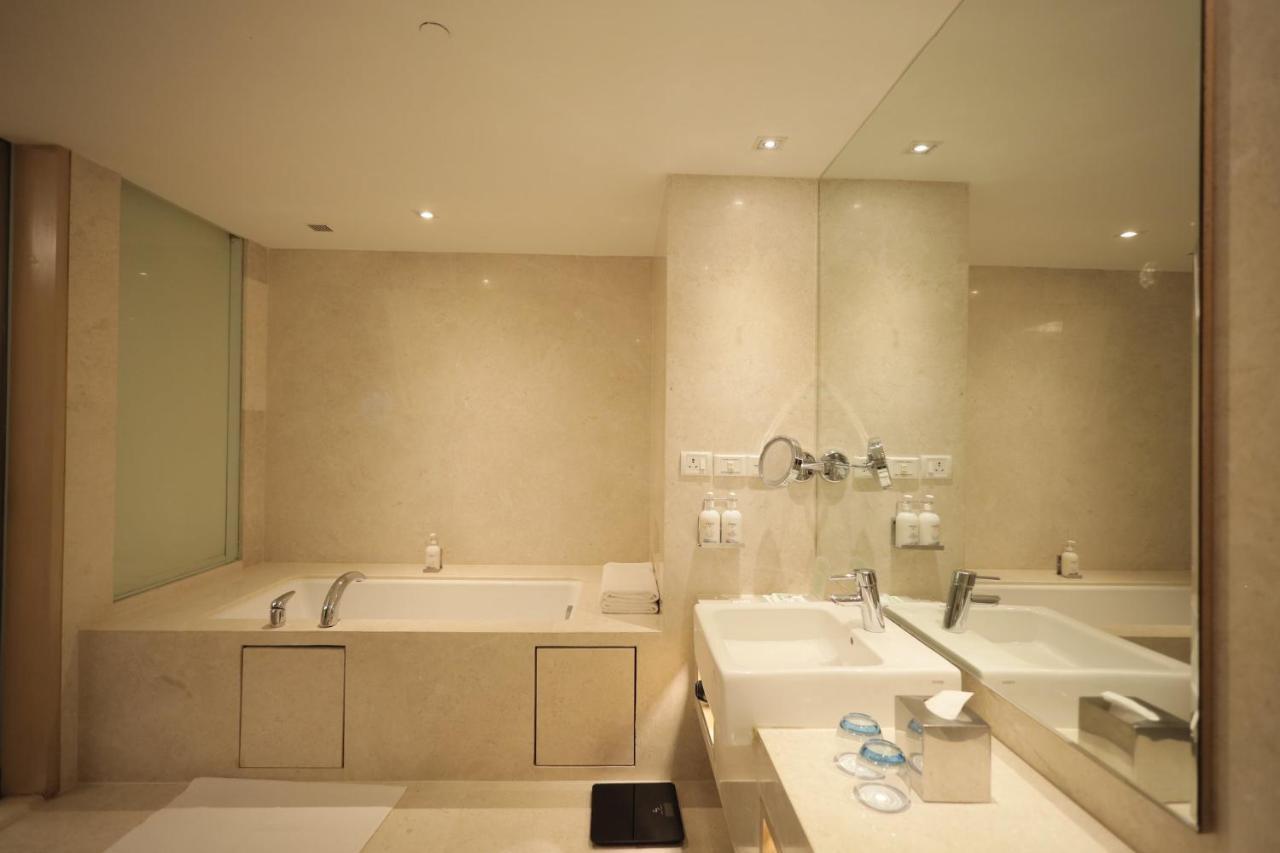 Standard King Room on Laundry Dining Spa Airport Transfers Happy Hour at 72 Bar buy 1 1 on select beverages from 7pm 9 PM