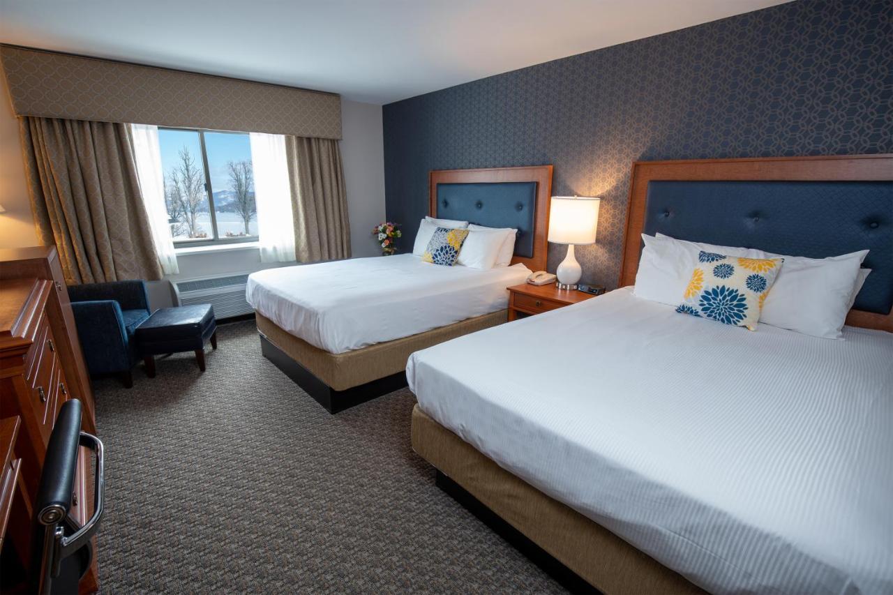 Premium Lake View Two Queen Beds