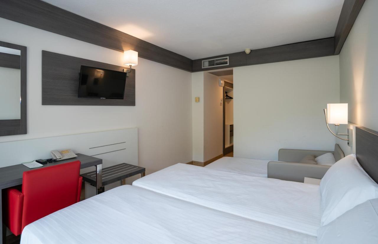 Double or Twin Room Terrace Pool View