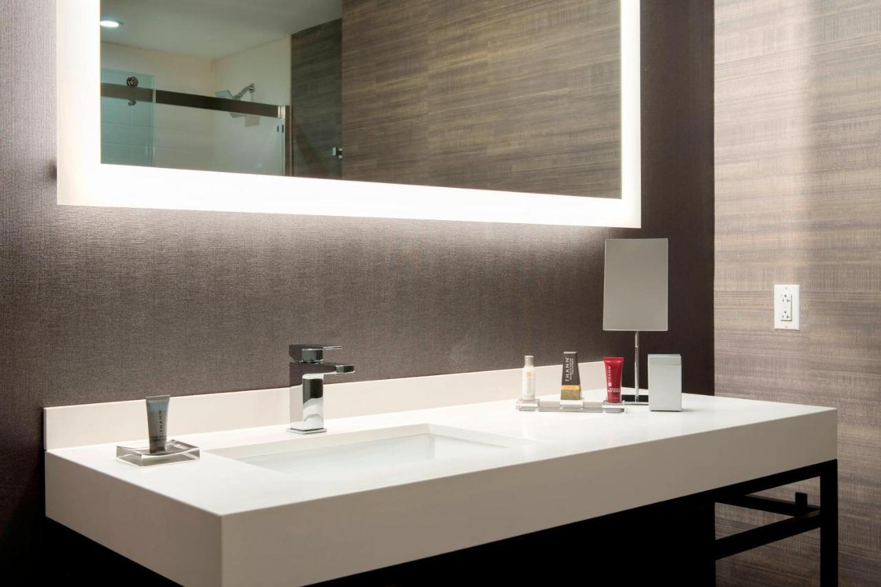 One-Bedroom King Suite,1366134374:JPEG