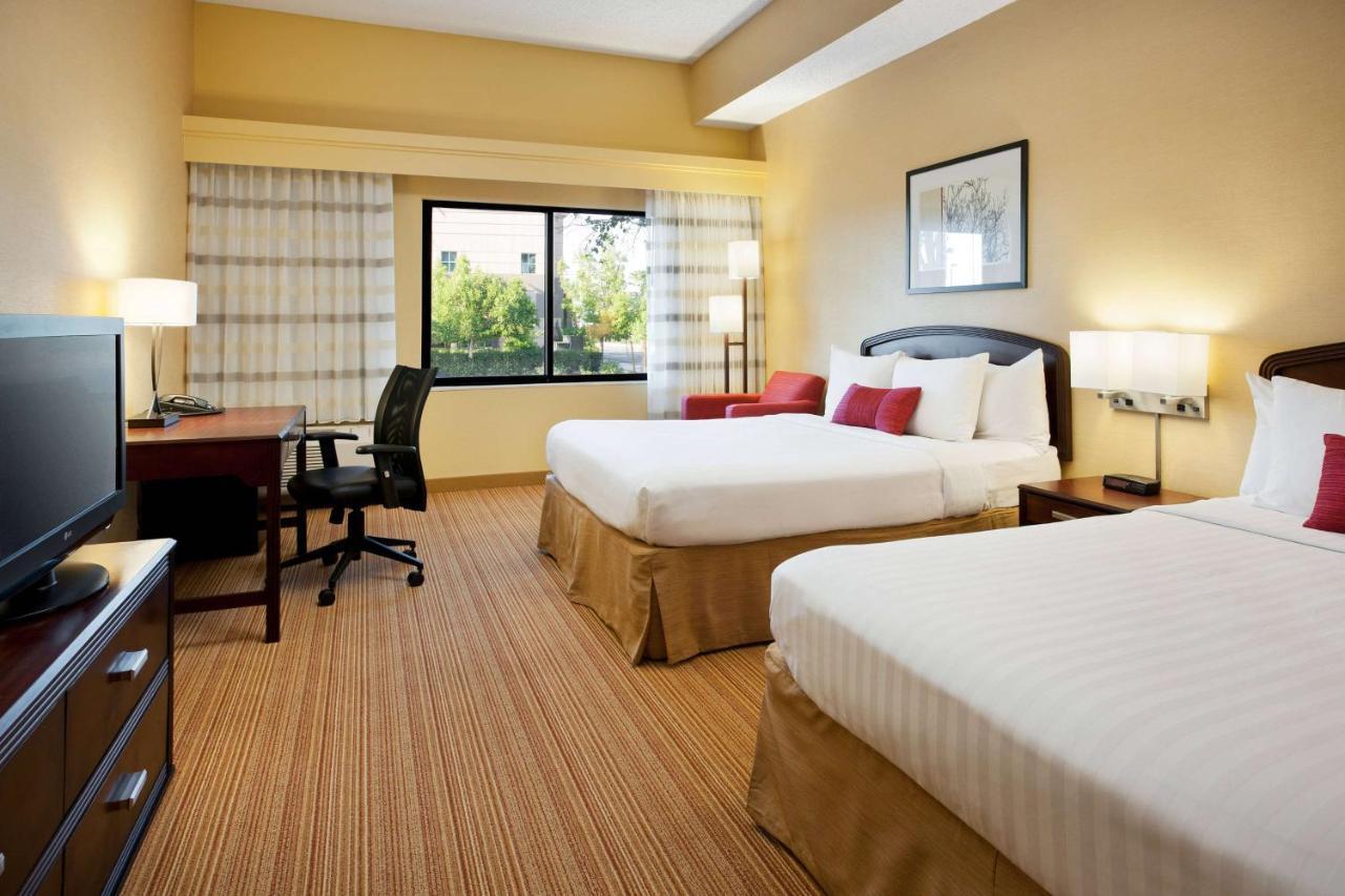 Guestroom Two Queens