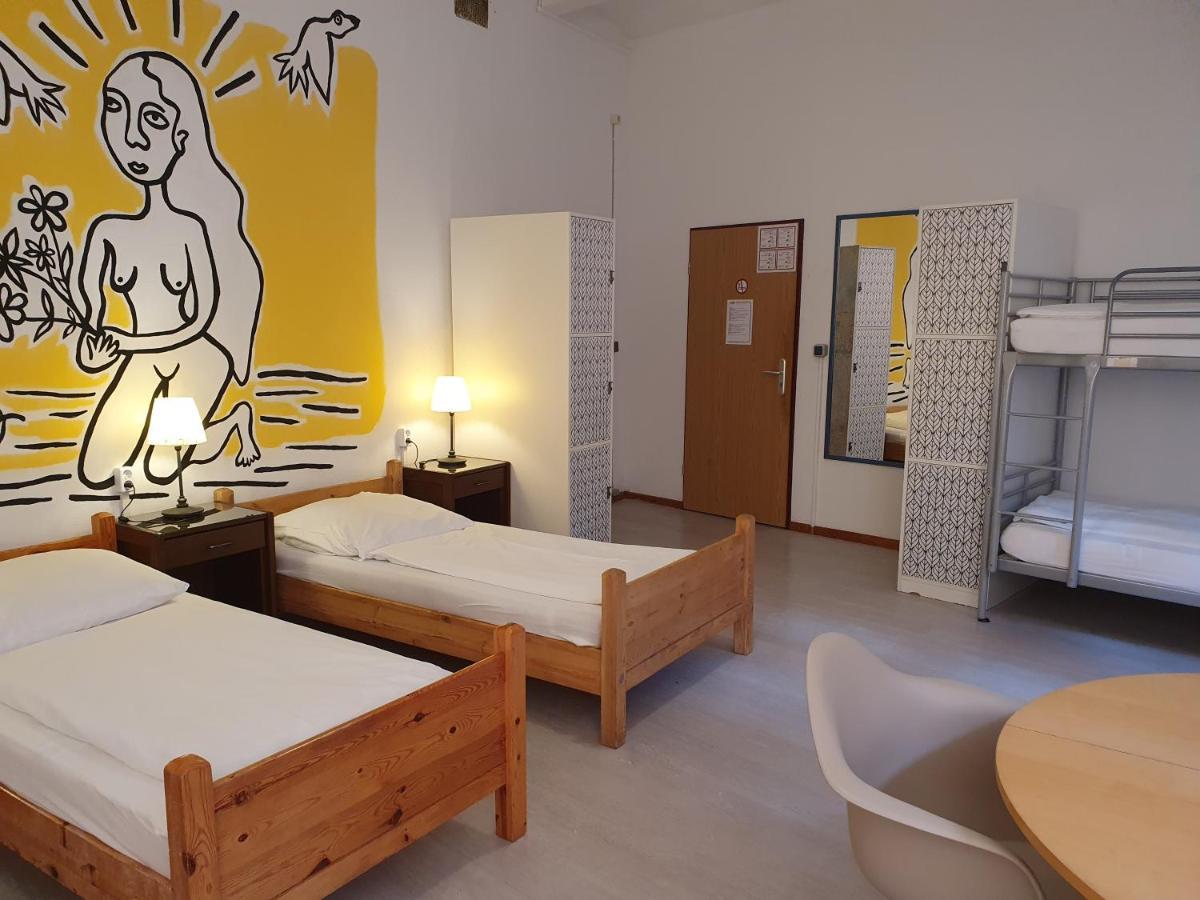 Bed 6-Bed Female Dormitory Room