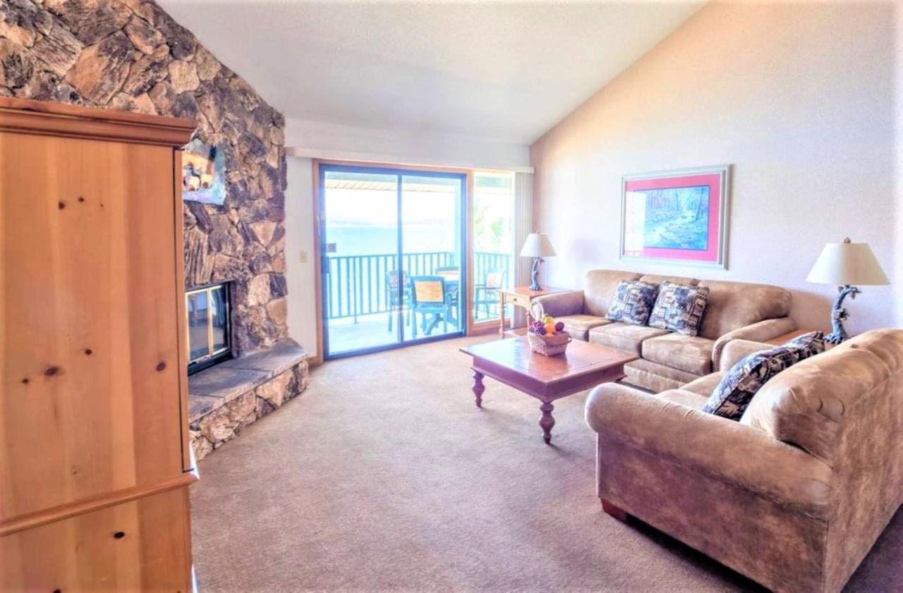 Apartment with Lake View