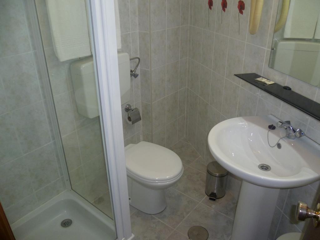 Single Room,152391640:JPEG
