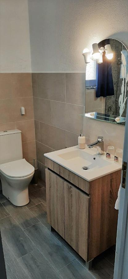 Twin Room Private External Bathroom