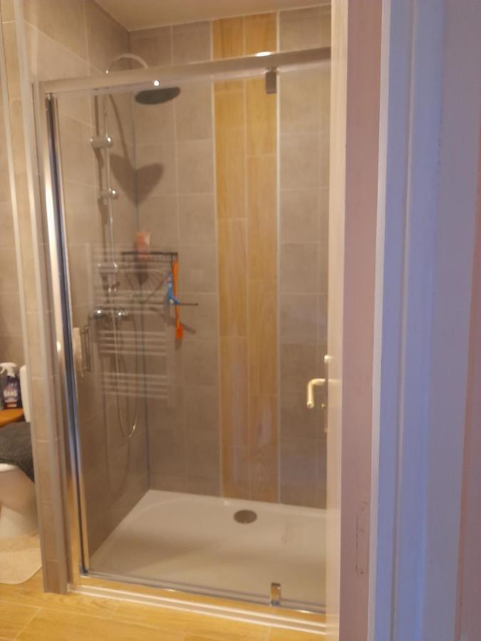 Chambre Familiale avec Douche
