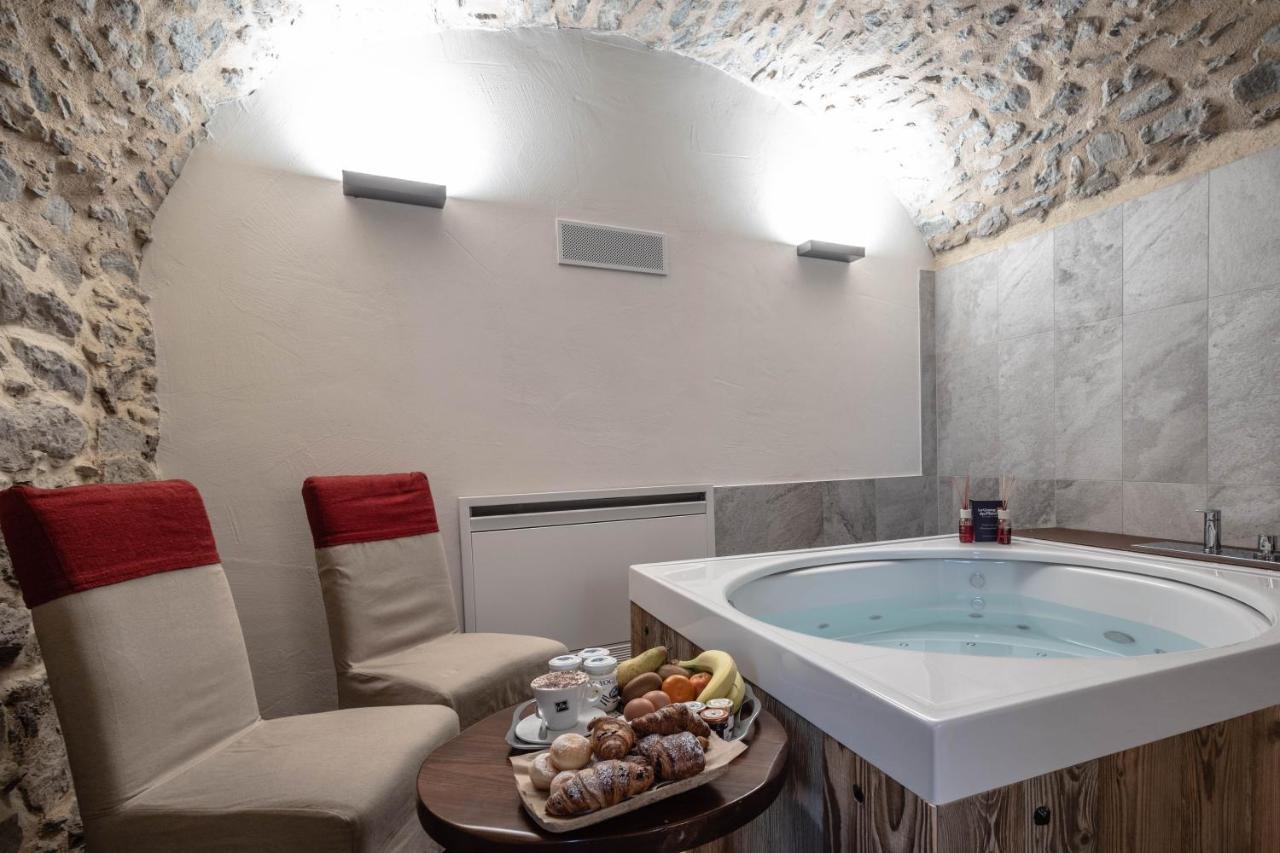 Queen Suite Spa Bath