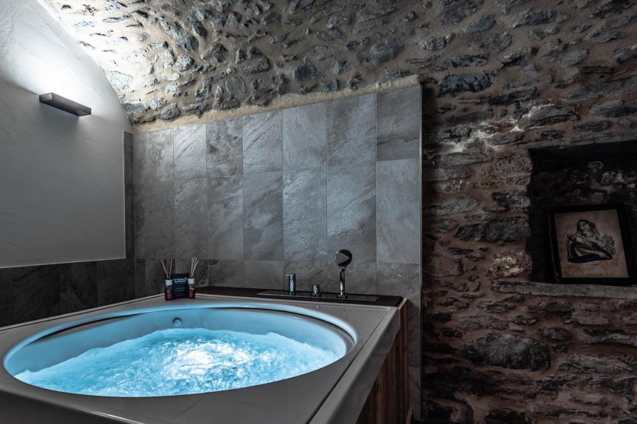 Queen Suite Spa Bath