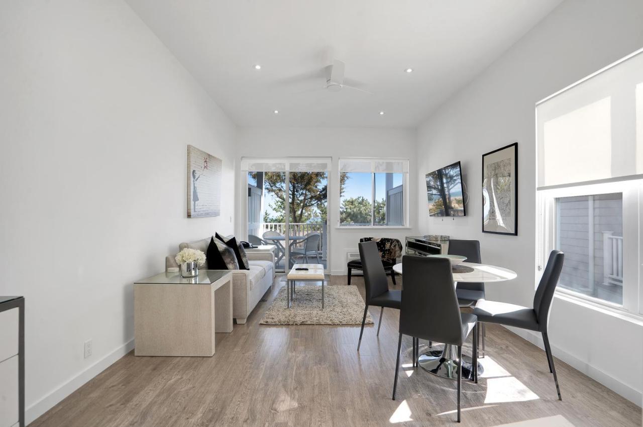 One-Bedroom Apartment with Terrace Lower
