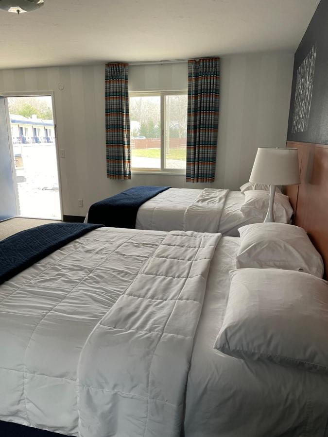 Deluxe Queen Room Two Queen Beds