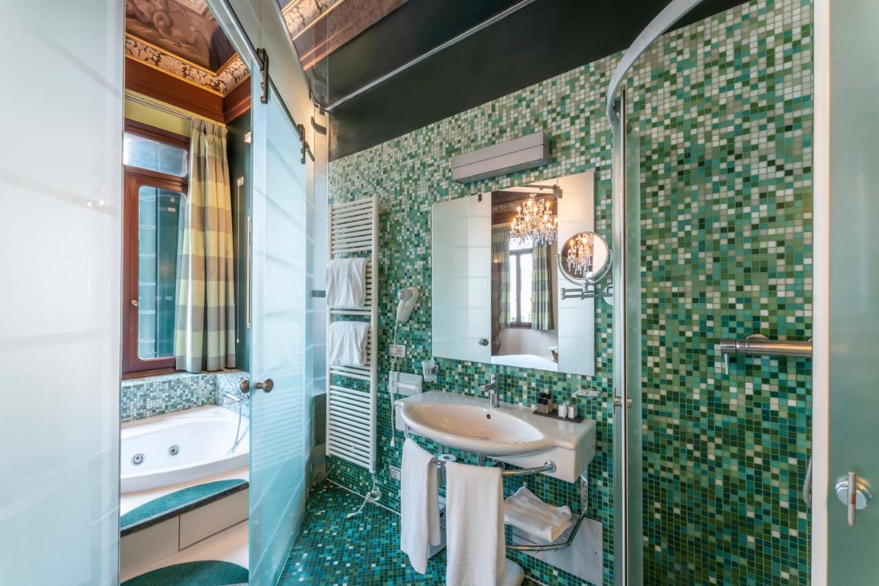 King Room Spa Bath