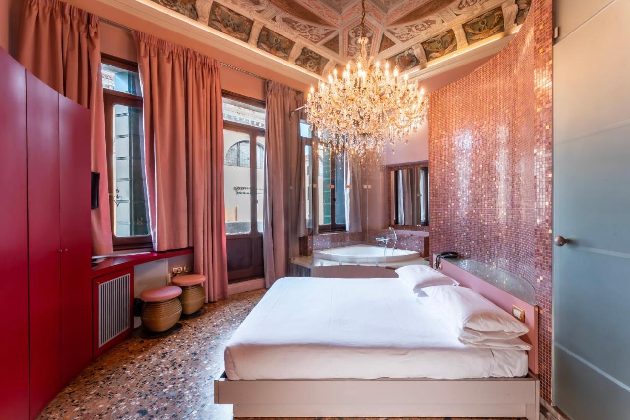King Room Spa Bath