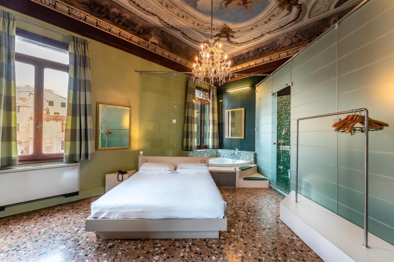 King Room Spa Bath