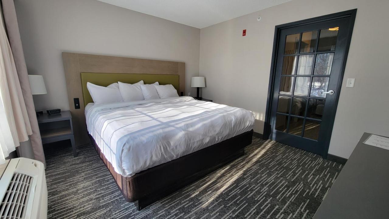 One-Bedroom King Suite Non-Smoking