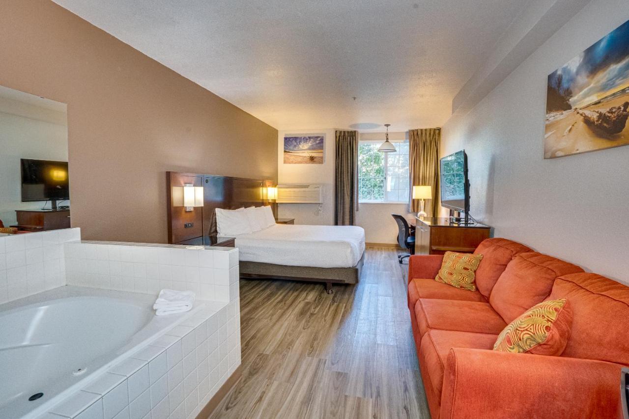 King Suite Spa Bath