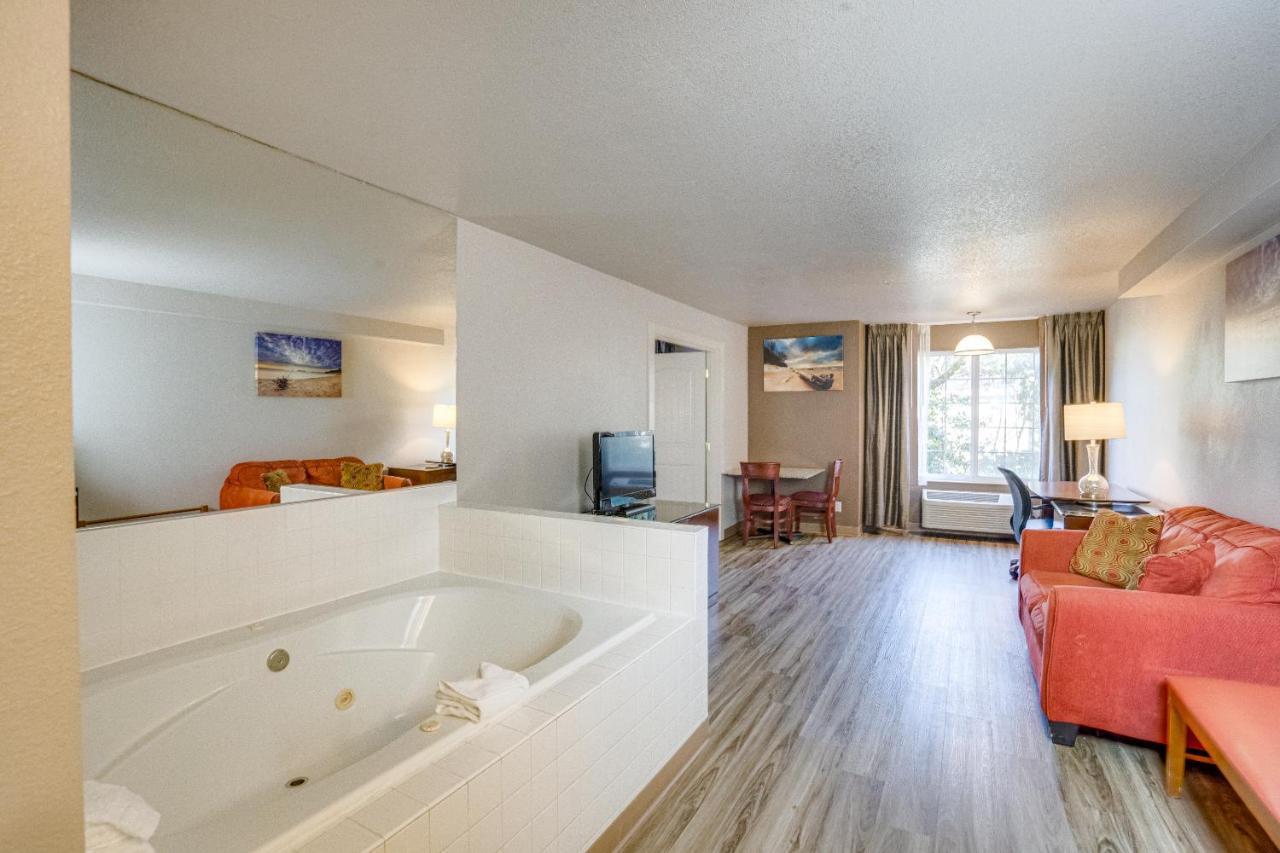 King Suite Spa Bath
