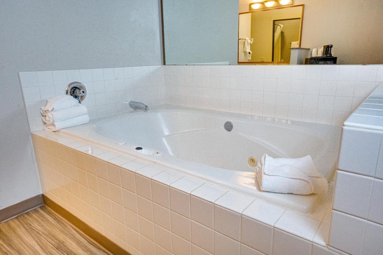 King Suite Spa Bath