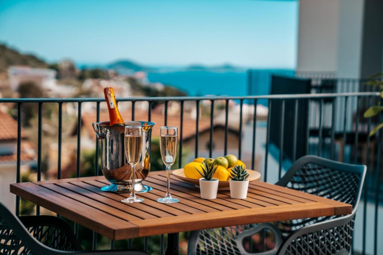 King Suite Sea View
