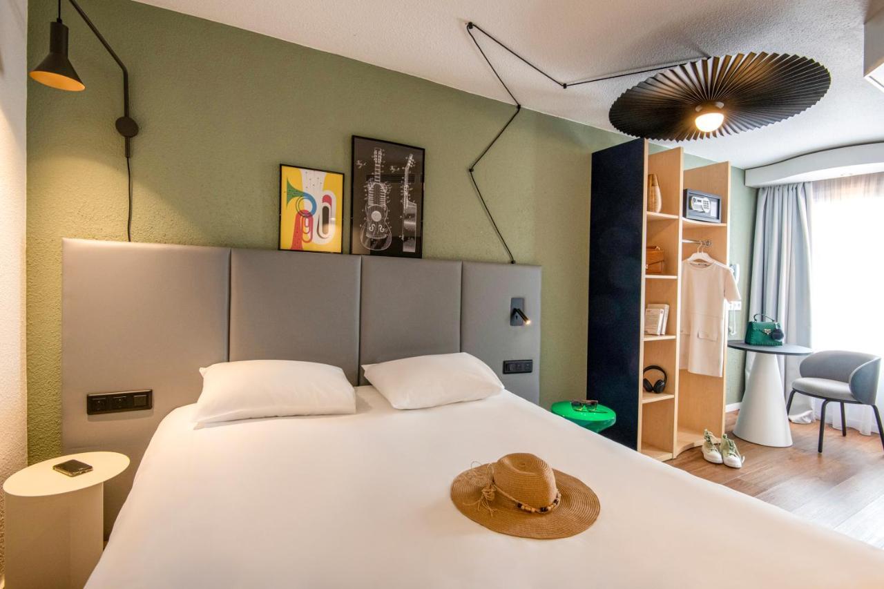 Two Double Rooms next to each other
