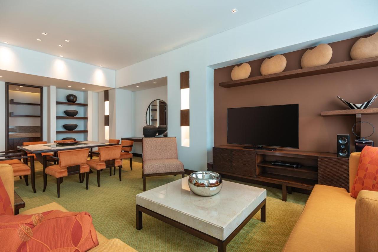 Junior King Suite Executive Lounge Access