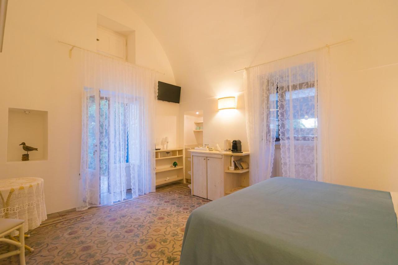 Queen Room Garden View
