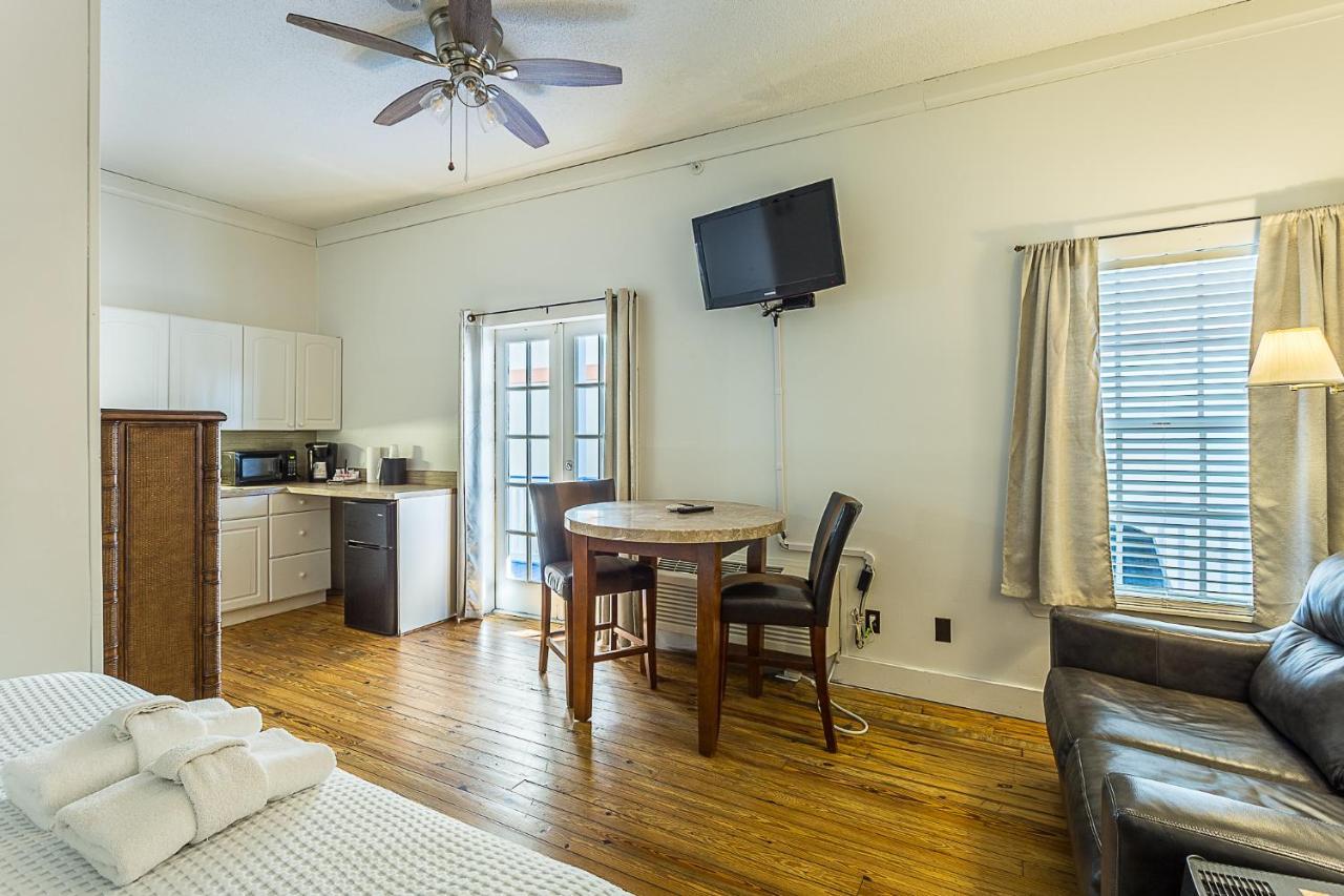 King Room Kitchenette First Floor