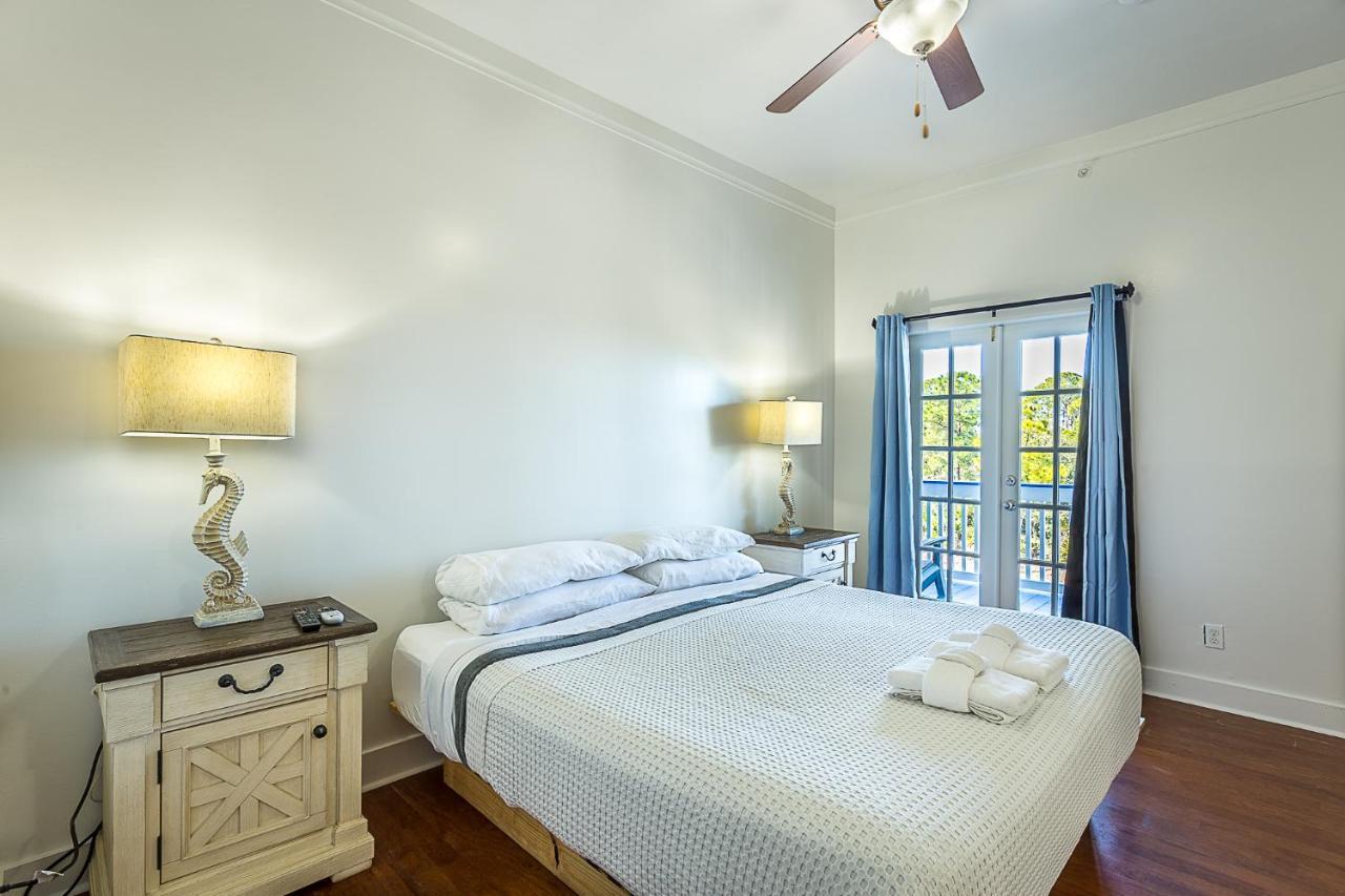 Queen Room Shared Balcony