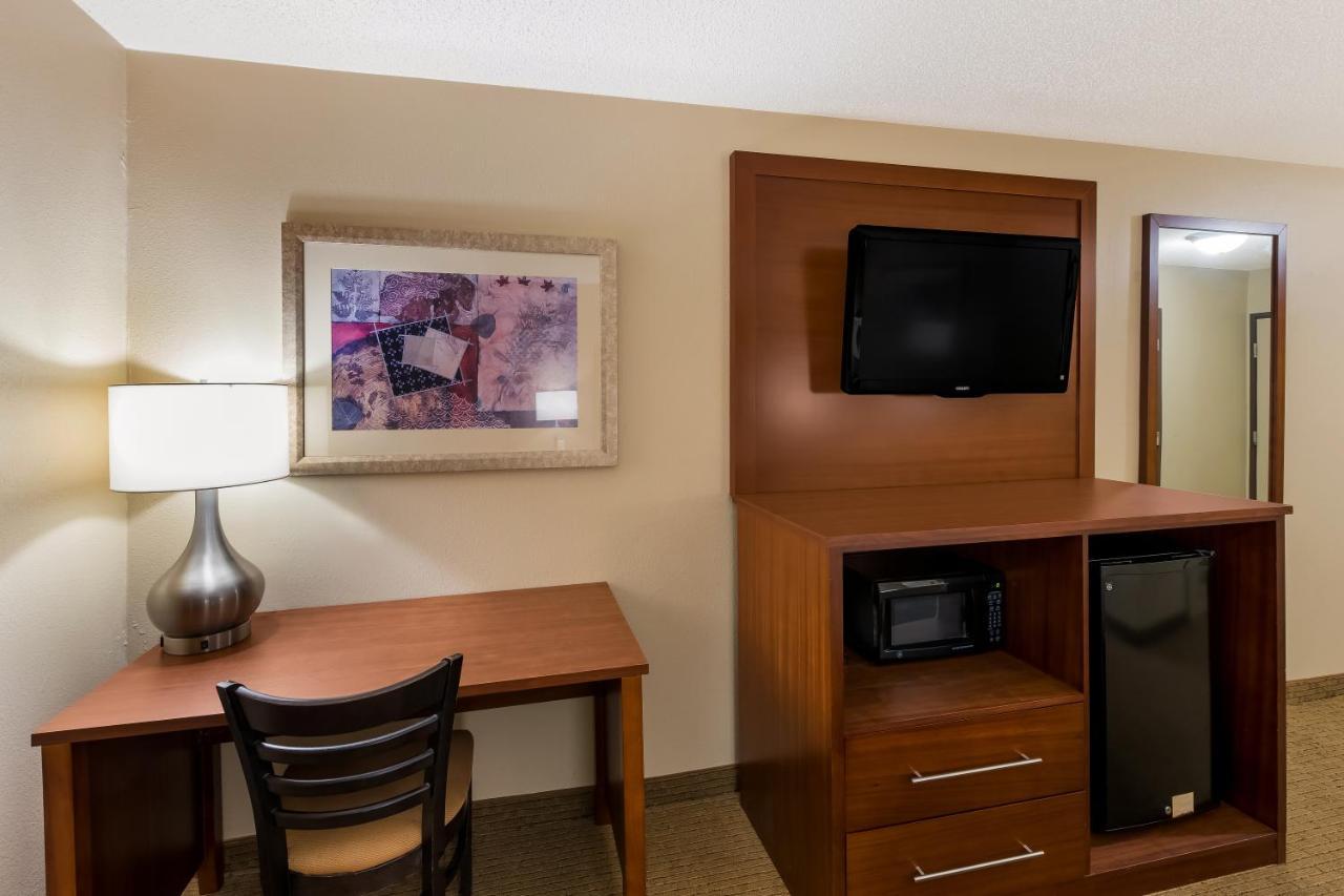Queen Room Accessible or Nonsmoking